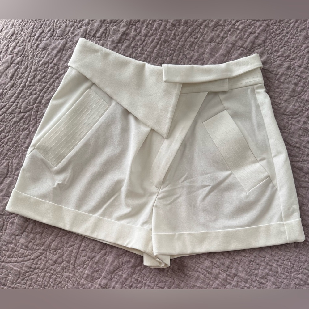 Alice + Olivia Chad Asymmetrical Cuffed Shorts in White NWT, $295 Retail - Picture 7 of 12